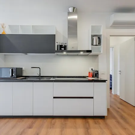 Casa vacanze Delina- Luxury Apartment metro A-2