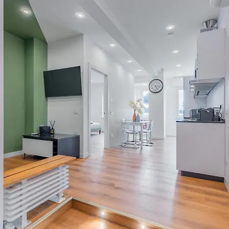 Casa vacanze Delina- Luxury Apartment metro A-3